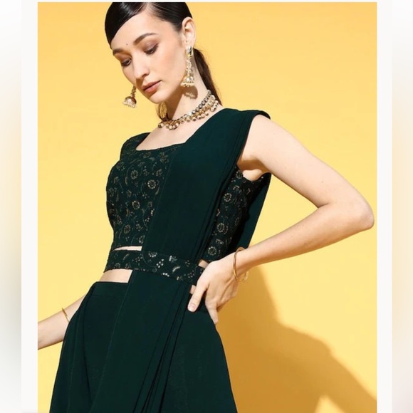 Indian Crop Top With Skirt And Dupatta Set - Picture 2 of 7